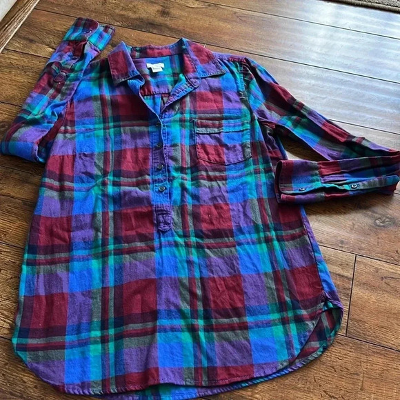 J.Crew half Buttons - Picture 3 of 5